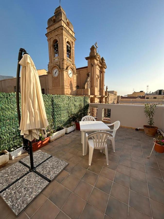 Готель La Casa In Piazza Терразіні Екстер'єр фото
